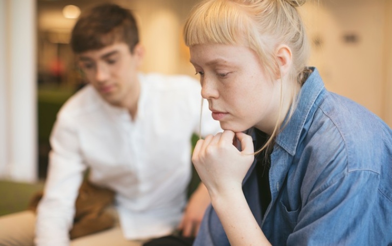 Two pensive students in the library. Photo: Niklas Björling