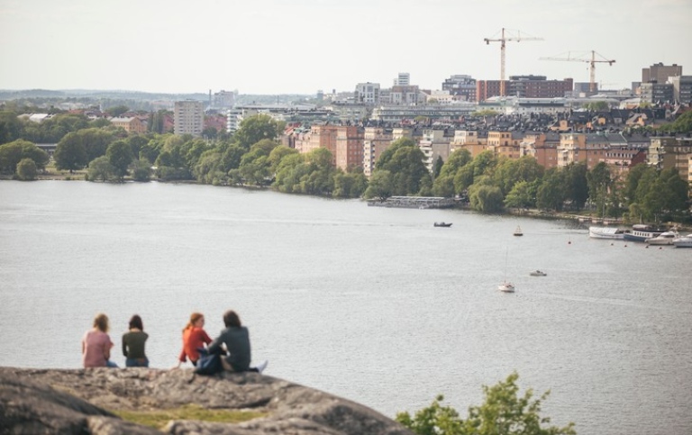 A group of students at Skinnarviksberget. Photo: Niklas Björling