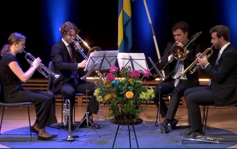 Brassmusiker på Aula Magnas scen under digital Magisterpromotion 6 nov 2020