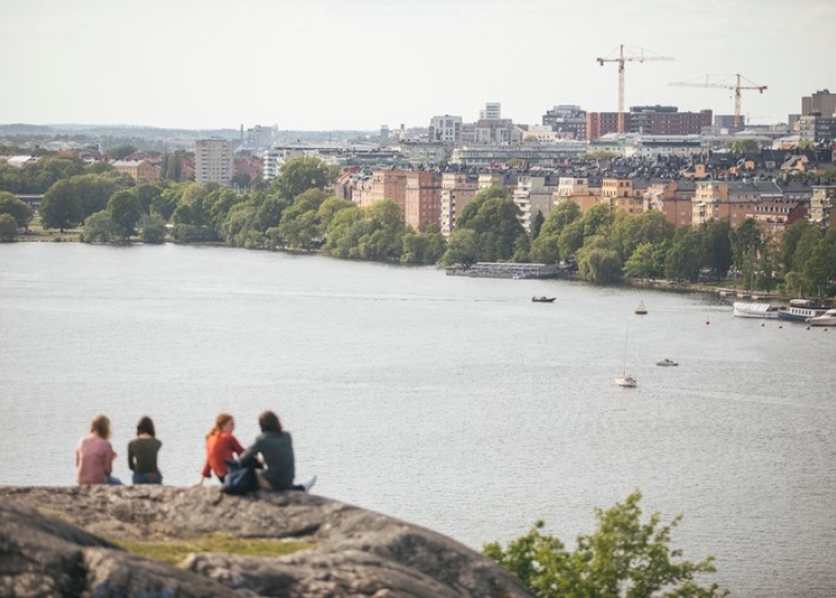 A group of students at Skinnarviksberget. Photo: Niklas Björling