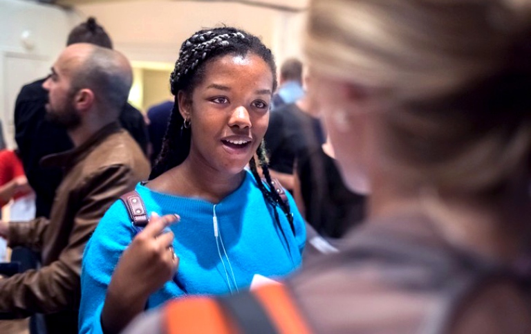 Students talking. Photo: Niklas Björling